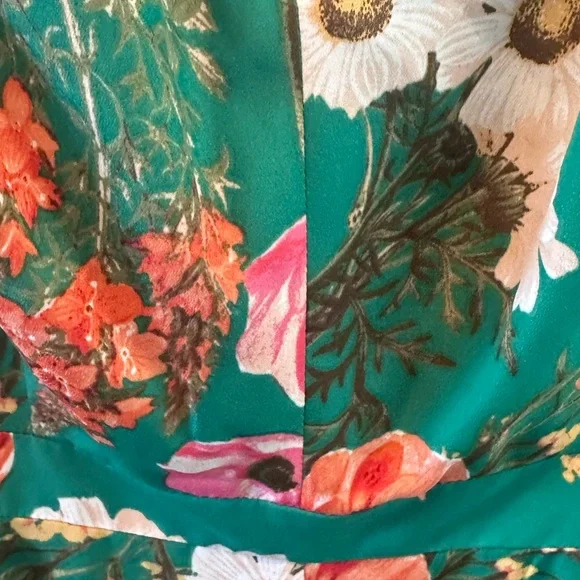 NWT Vince Camuto Green Floral Handkerchief Hem Midi Dress 10P - Picture 5 of 6